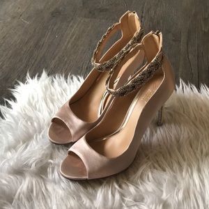 Jewel by Badgley Mischka size 8 heels